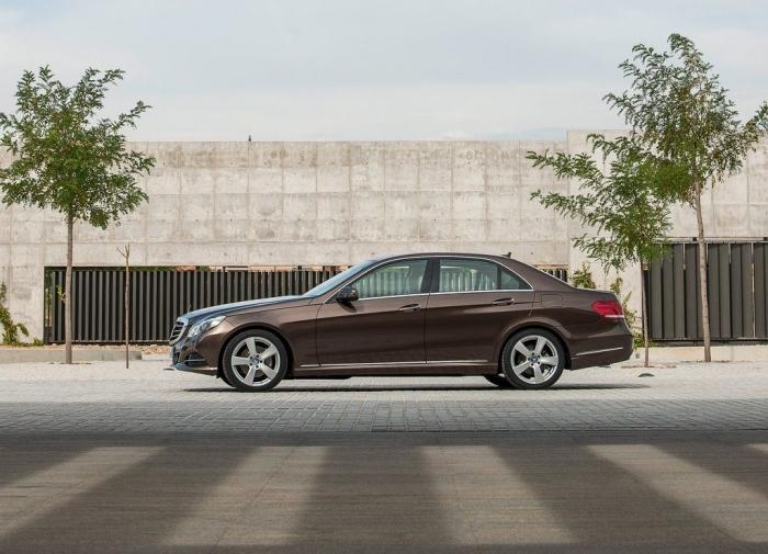 Mercedes E-Class 2013 - confort sportif et automatisation de la classe moyenne