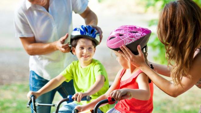 Comment apprendre à un enfant à faire du vélo à deux roues? Nous apprenons avec plaisir!