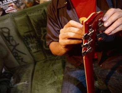 Quelles sont les cordes pour la guitare acoustique?