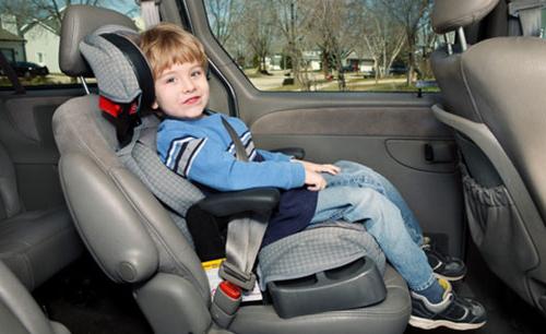Est-il possible de transporter des enfants sans sièges d'enfants dans la voiture?