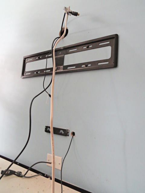 Comment faire des fixations pour la TV sur le mur de vos propres mains. Types de supports