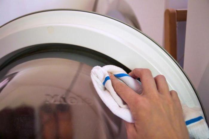 Le meilleur moyen de nettoyer les machines à laver de la saleté, de la moisissure et des odeurs