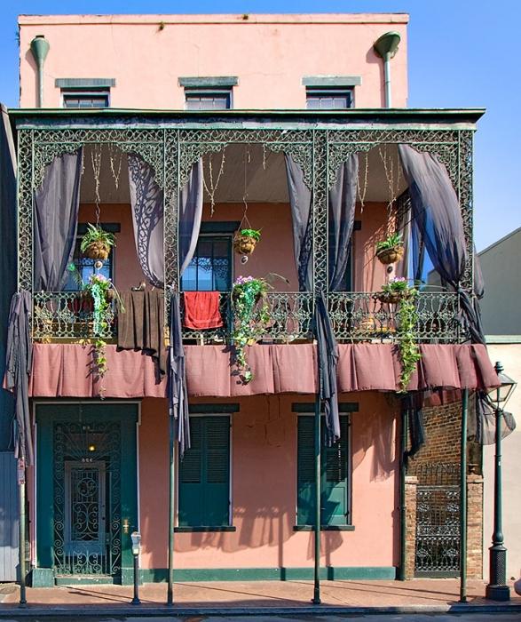 décoration du balcon avec des fleurs