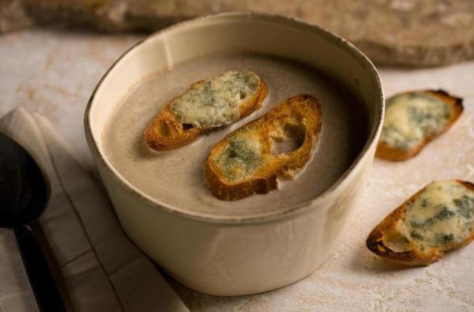 Soupe au fromage et aux champignons