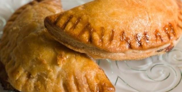 Comment cuisiner un chebureki à la maison: recette détaillée