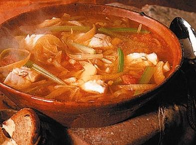 Déjeuner pressé: une recette de soupe de poisson en conserve