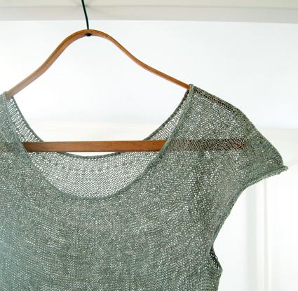  pull en tricot pour femmes avec des aiguilles à tricoter