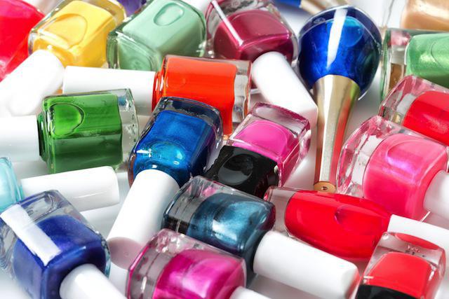 que vous pouvez diluer le vernis à ongles séché