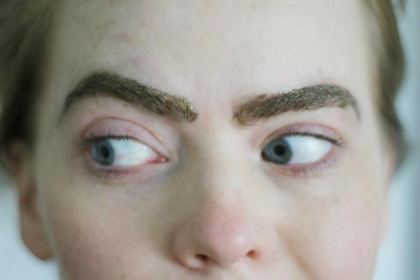 Colorants pour sourcils: critiques. Eyebrow Paint: comment choisir