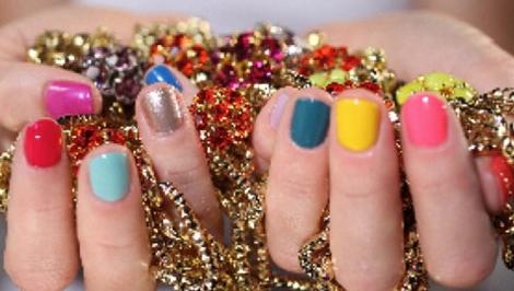 Quelques recommandations sur la façon de peindre les ongles de différentes couleurs