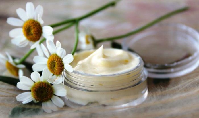 crème pour le visage pour vos propres recettes à la camomille 