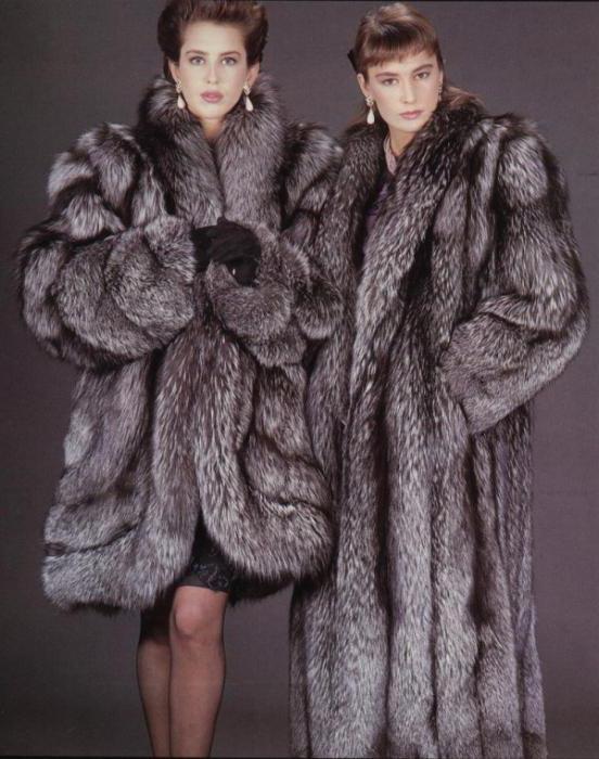 Manteaux de fourrure: à la mode pour une note