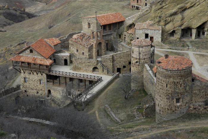 Quel était le monastère médiéval typique? Églises orthodoxes célèbres