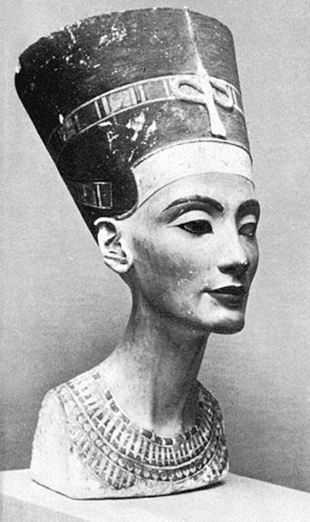 Néfertiti, la reine d'Egypte: belle et mystérieuse