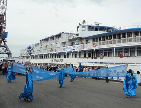 khan bateau à moteur