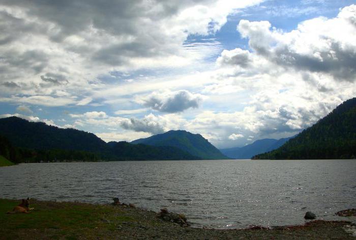 Où est le lac Teletskoïe? Le plus grand lac de l'Altaï