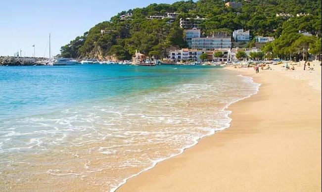 Espagne, Calella: un voyage passionnant dans le monde du shopping, de l'histoire et du soleil!