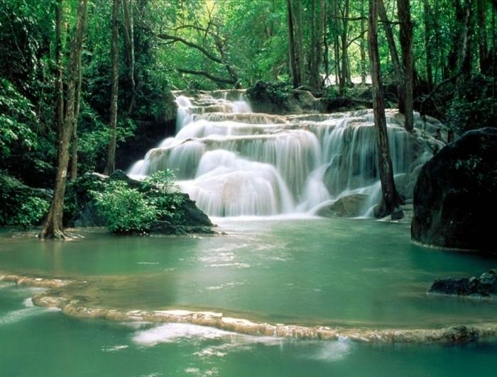 Une variété de stations en Thaïlande