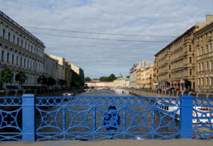 Saint-Pétersbourg: Blue Bridge - le plus grand pont de la ville