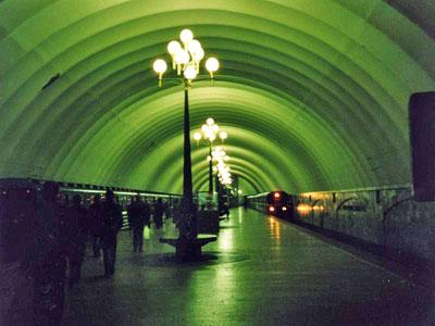 l'adresse de la station de métro "Staraya derevnya" 