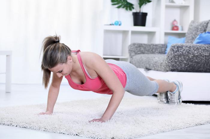 Exercices physiques pour perdre du poids à la maison. Fitness à la maison